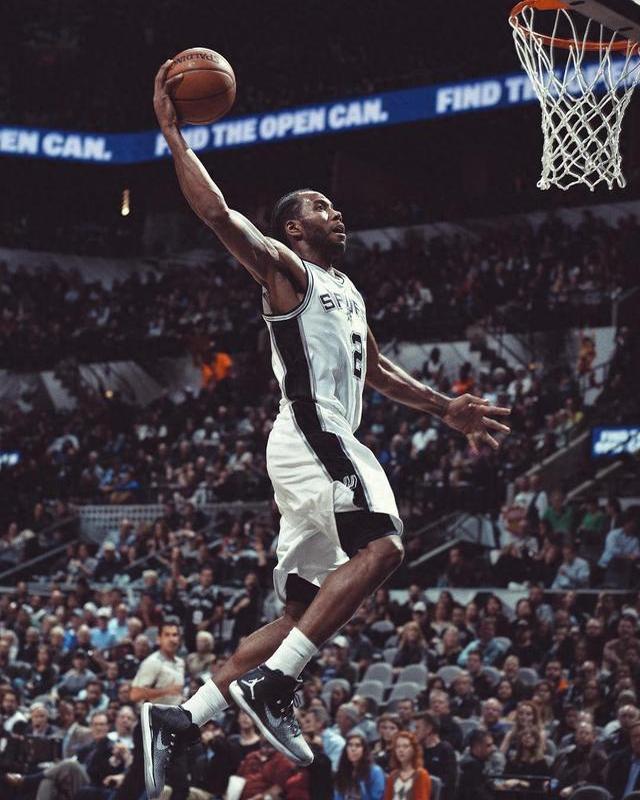 姆伯莫不想让曼联和喀麦隆起冲突，决定让二者商讨回国时间（为避免曼联与喀麦隆冲突，姆伯莫决定由双方协商回国时间）