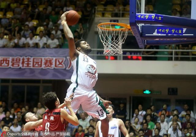 费尔明和德容复出，巴塞罗那备战塞维利亚（费尔明与德容重返阵容，巴萨备战塞维利亚）