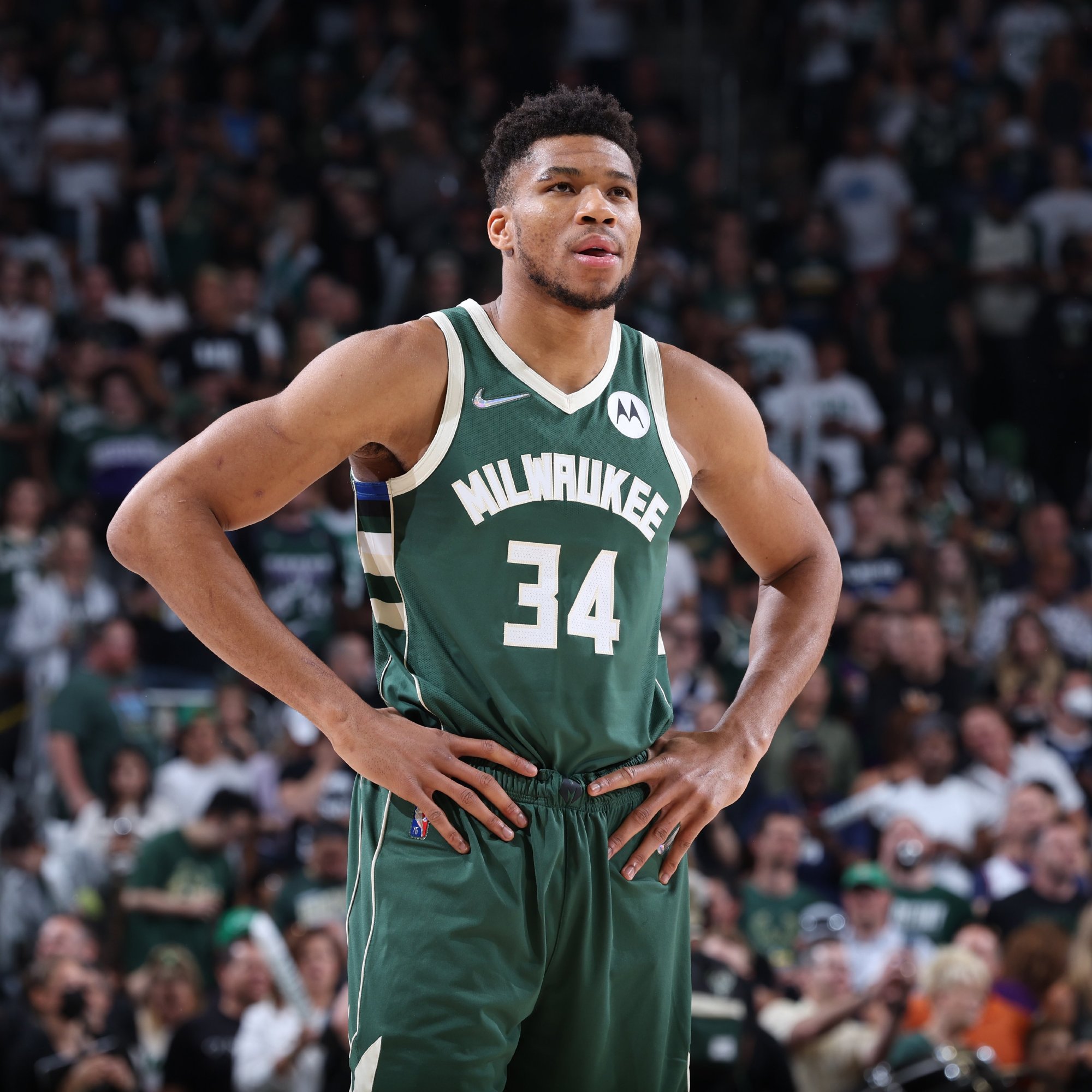 同曦晒首轮战广东海报：“宇宙粤”无法逾越？鹿死谁手尚未可知！（同曦发布首轮对阵广东海报：宇宙粤难逾越？胜负未有定数）