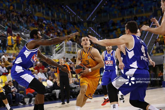 34%与60%，皇马与亚马尔分列西甲遭受辱骂的俱乐部和球员第一（34%与60%：皇马、亚马尔分别领跑西甲遭辱骂俱乐部与球员榜）