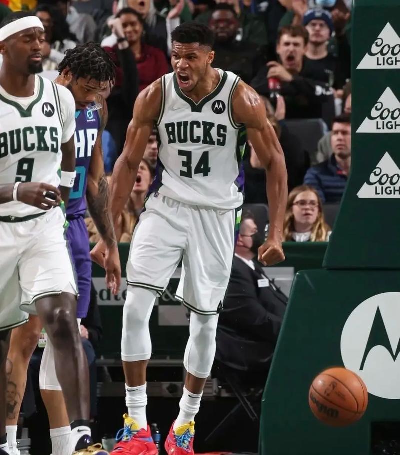 告别林皇！从被骂退役球员到联赛MVP，林加德在首尔FC的辉煌两年与未来挑战（送别林皇：从被指退役边缘到联赛MVP，林加德在首尔FC的两年高光与前路挑战）