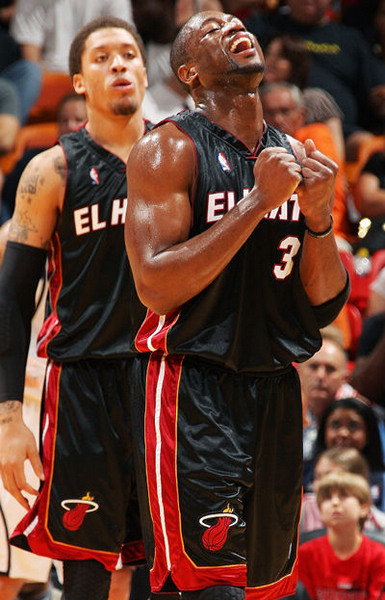 队记：拉尔森的左脚踝X光检查结果为阴性，明天进行MRI检查（队记：拉尔森左脚踝X光未见异常，明日将进行核磁共振检查）