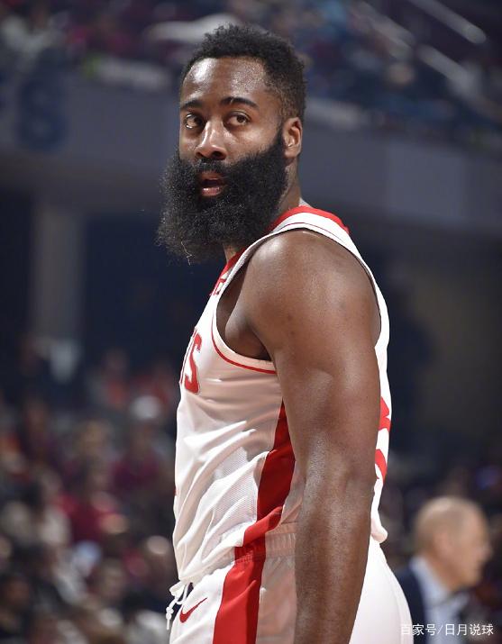 米切尔是历史第二多砍40+且5记三分的分卫，仅次于哈登（米切尔在分卫中40+且命中5记三分的场次历史第二，仅次于哈登）