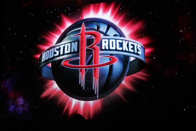 创造历史！弗拉格成为NBA历史上单场助攻上双最年轻的球员（弗拉格创下纪录，成为NBA史上最年轻完成单场助攻上双的球员）