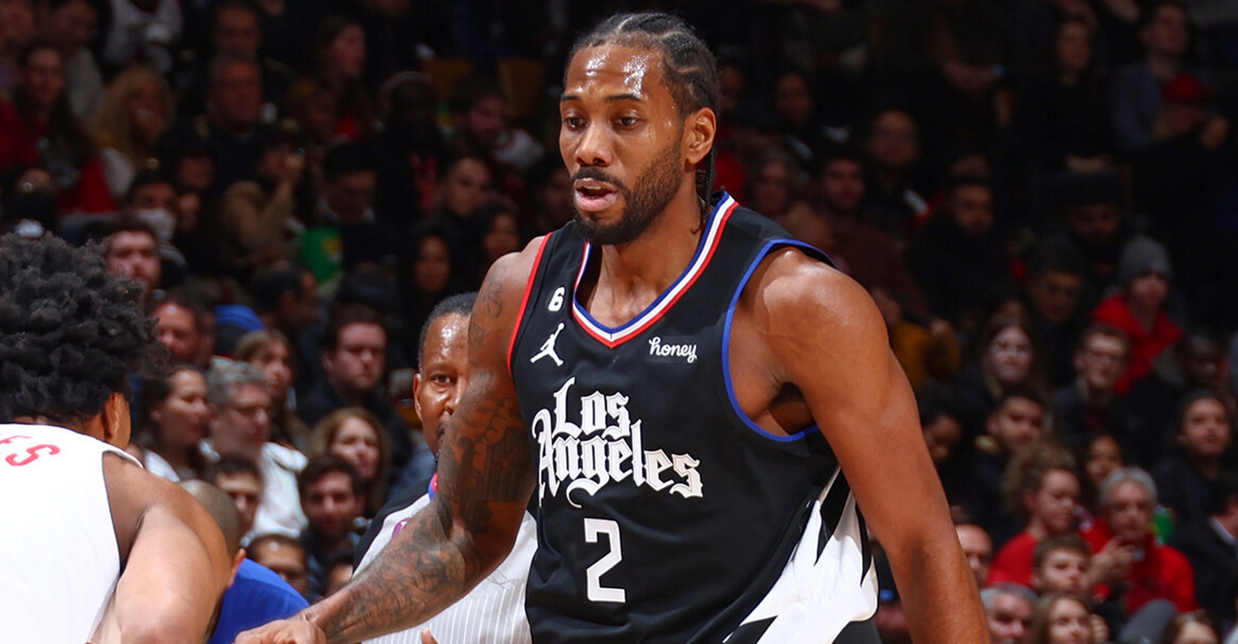 卧底？哈克斯半场10投仅1中拿到3分出现2失误 正负值-8最低（哈克斯半场低迷：10投1中仅3分、2次失误，正负值-8全队最低）