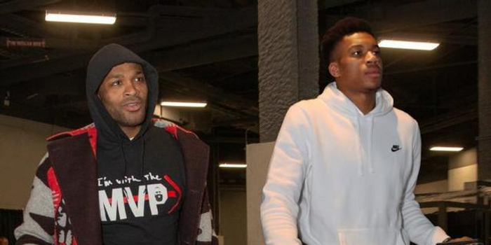 球迷比赛期间骂尤文踢得太烂，斯帕莱蒂回击：你们想怎样？（球迷赛中怒斥尤文表现低迷，斯帕莱蒂回怼：你们还想怎样？）