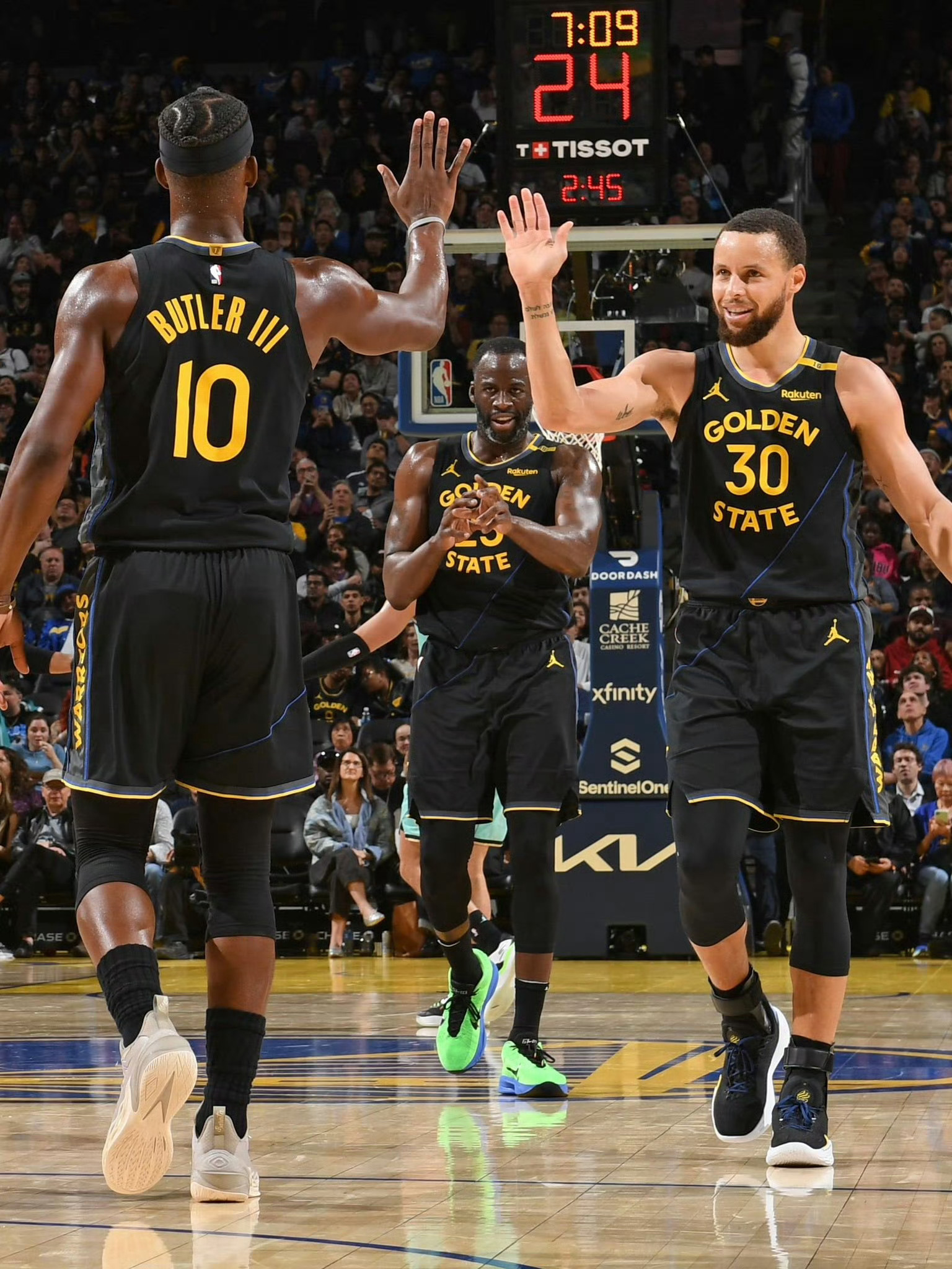 曾凡博合同还未确定，可能不会留在北京，首钢和辽宁准备更换外援（曾凡博合同悬而未决，北京留队成疑，首钢与辽宁或更换外援）