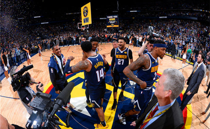 当年把KD换成乔治加盟勇士还能夺冠？静雨：肯定能 他们能拿3连冠（若乔治取代杜兰特加盟勇士，勇士还能夺冠吗？静雨：当然能，三连冠稳了）