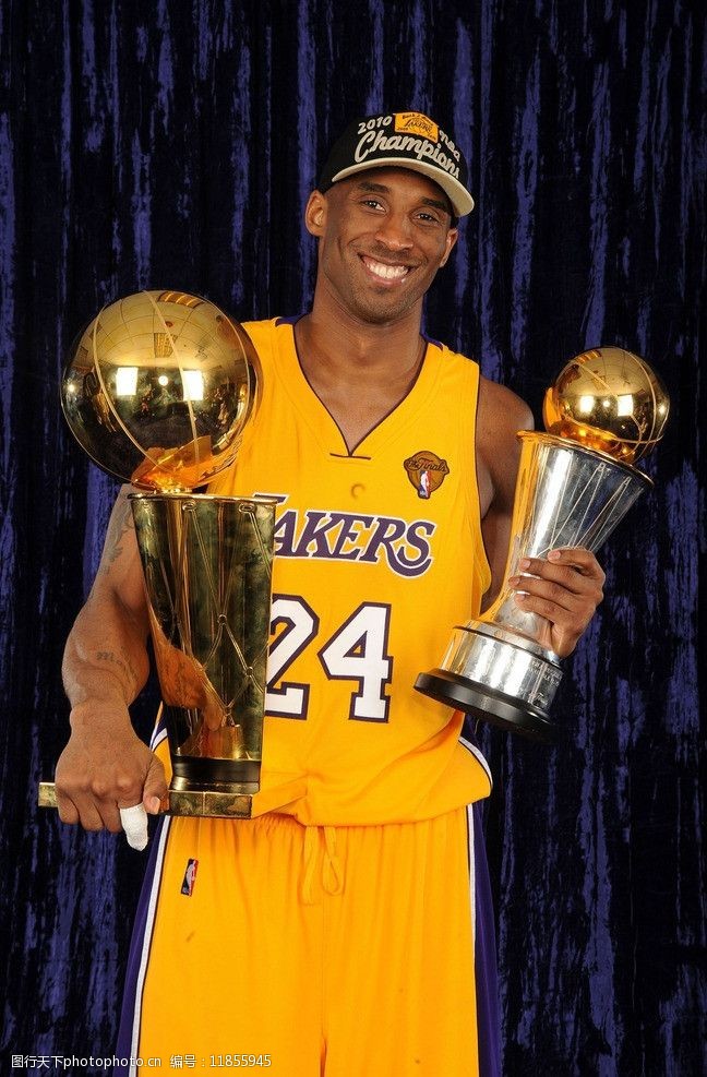 欧联比赛中一球员嘲讽对手鼻子形状，多名队友上前打抱不平（欧联赛场球员讥讽对手鼻型，多名队友上前声援）