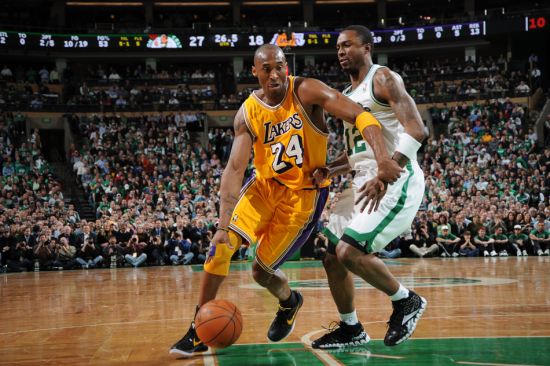 威尔斯发挥神勇，三分球如雨点般落下