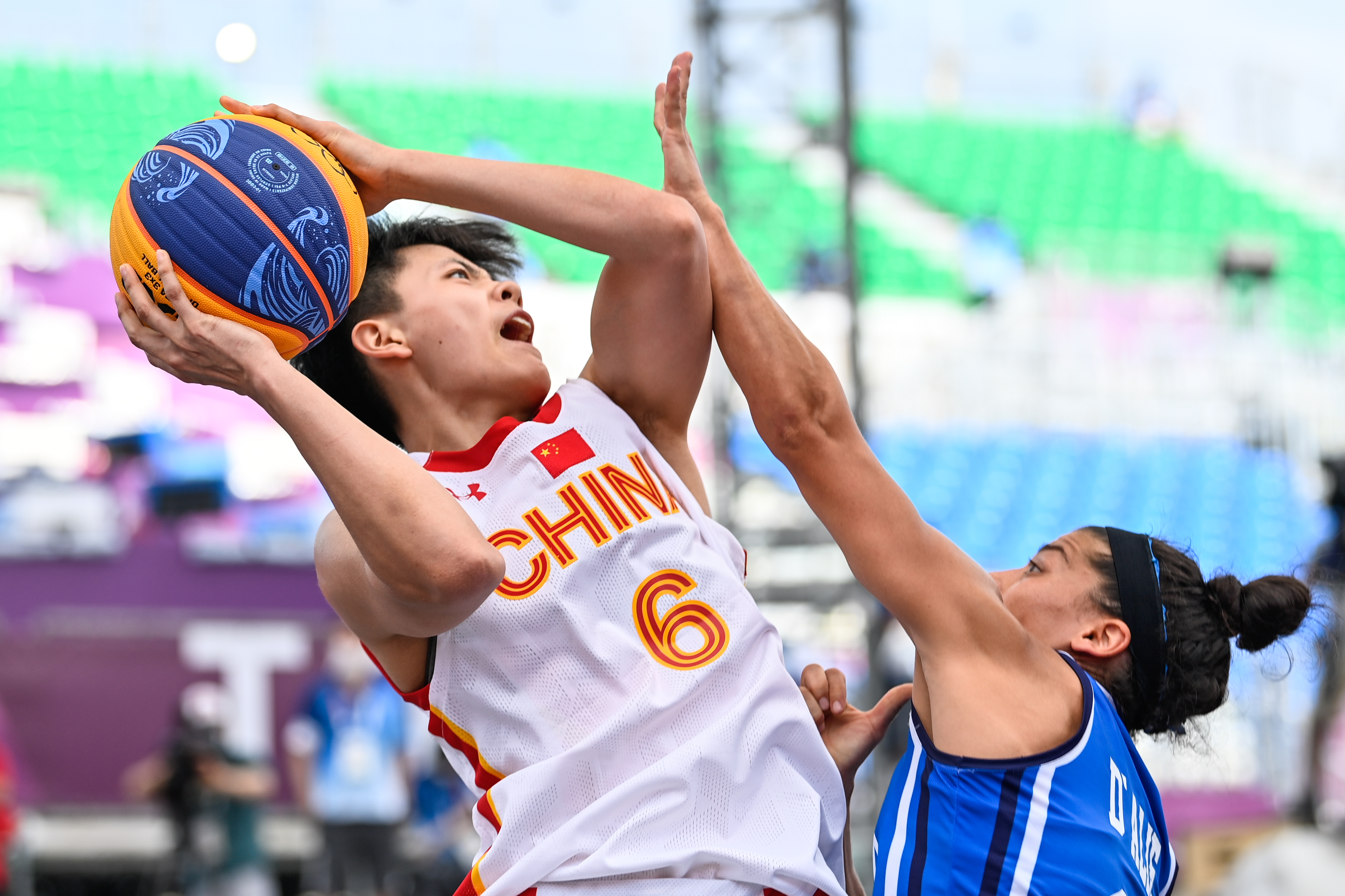 每体：已有323名巴萨会员转卖门票给法鹰球迷，这些票将作废（每体：查出323位巴萨会员向法鹰球迷转售球票，涉事门票将被取消）