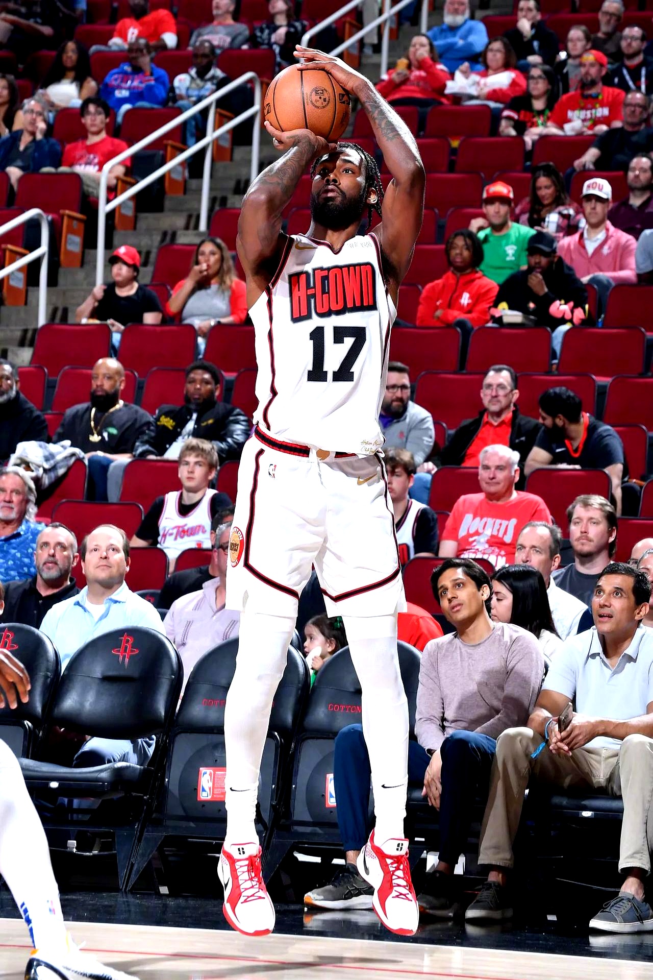 齐沃：两次被动换人影响了比赛，我们在体能下降后无法调整（齐沃：两次被动换人改变战局，体能下滑后我们未能及时应对）