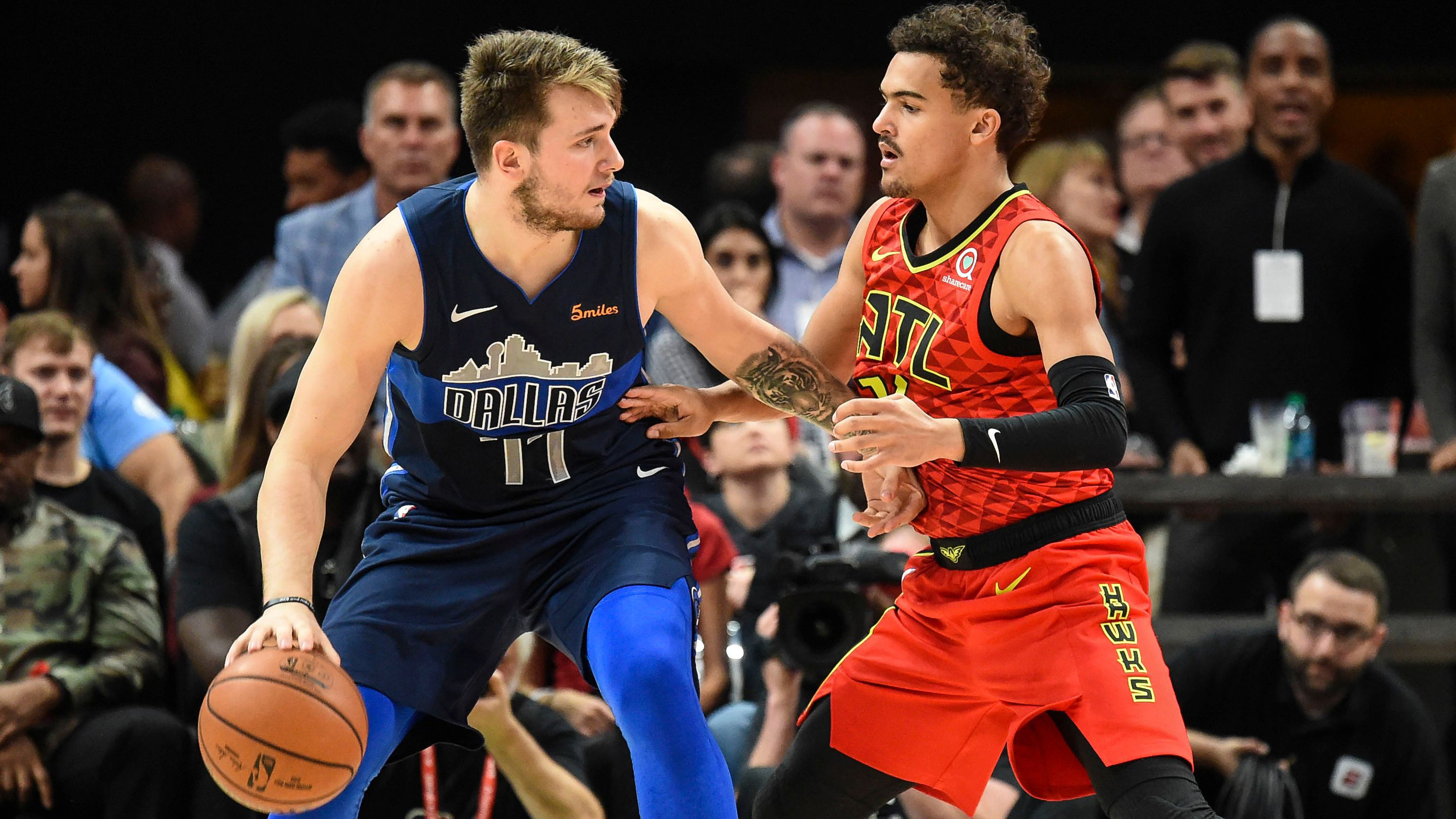 卡马乔：维尼修斯国家德比被换下有情绪正常，5分钟就没事了（卡马乔：维尼修斯在国家德比被换下情绪波动属正常，五分钟就平复了）