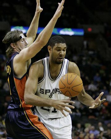 荷甲半场：克拉森世界波建功，阿贾克斯1-0费耶诺德（荷甲半场：克拉森世界波破门，阿贾克斯暂以1-0领先费耶诺德）