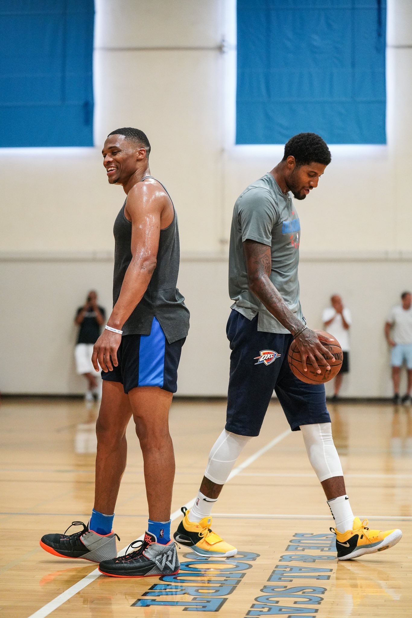 🎮布达佩斯Major：高歌猛进！FaZe2-0横扫老鼠晋级半决赛（🎮布达佩斯Major：FaZe2-0零封老鼠，强势挺进半决赛）