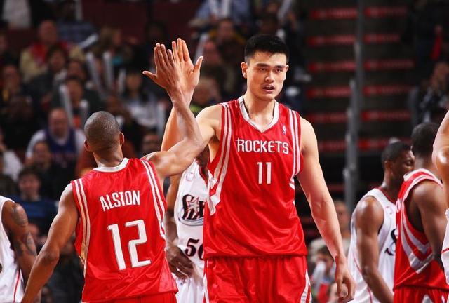 崔永熙：杨瀚森把女友带身边确实压力很大 希望他用实力打破质疑（崔永熙谈杨瀚森携女友随行：压力不小，盼他以实力回应质疑）