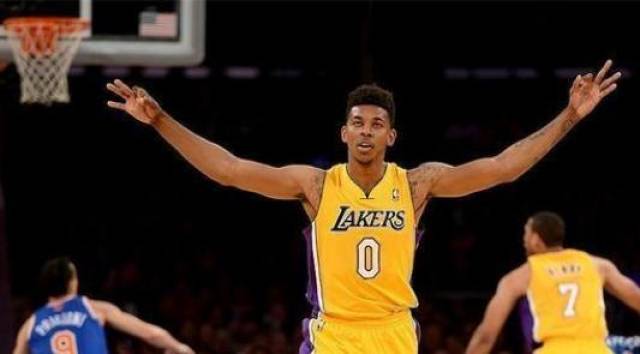 帕拉迪诺：我们和蓝军目前欧冠都是10分，明天我们会全力一搏（帕拉迪诺：欧冠与蓝军同积10分，明日我们将全力以赴）