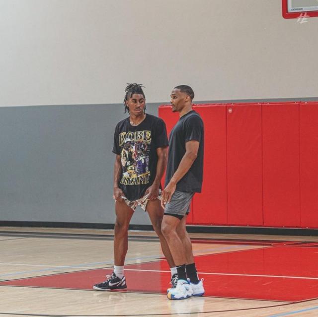 篮网爆冷胜绿军，三分雨浇灭凯尔特人反扑火焰（篮网冷擒绿军，三分狂潮浇熄凯尔特人反扑）