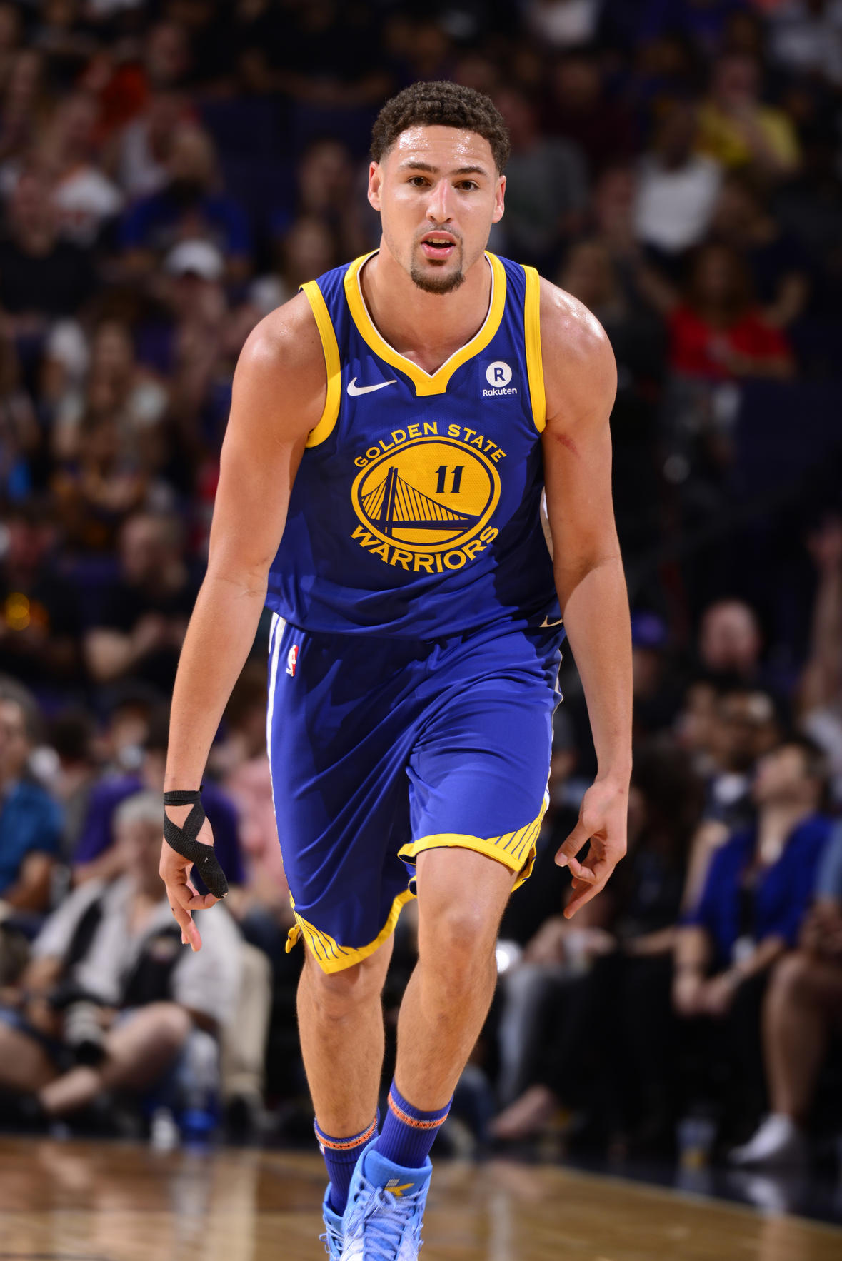 湖人本赛季输掉的7场比赛最少一场输10分，场均输17.7分（湖人本季7场失利，最小分差10分，场均净负17.7分）